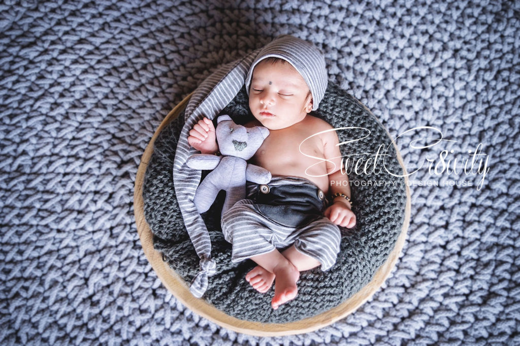 newborn photography durban,crafty baby photoprops,sweetcr8ivity,samikshas maternity shoot,elaine and aveen,newborn baby,grey eyes,rings on toes,