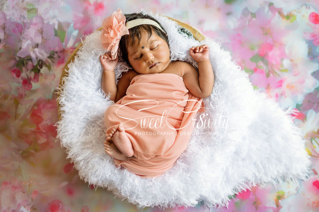 newbonr photography durban,michelles maternity shoot,kc photography props,tutus and bows,backdrop shop,flowers,3weeks old baby girl,pink and white,cody,elaine and aveen lutchman,creative,headpeices,tiny feet