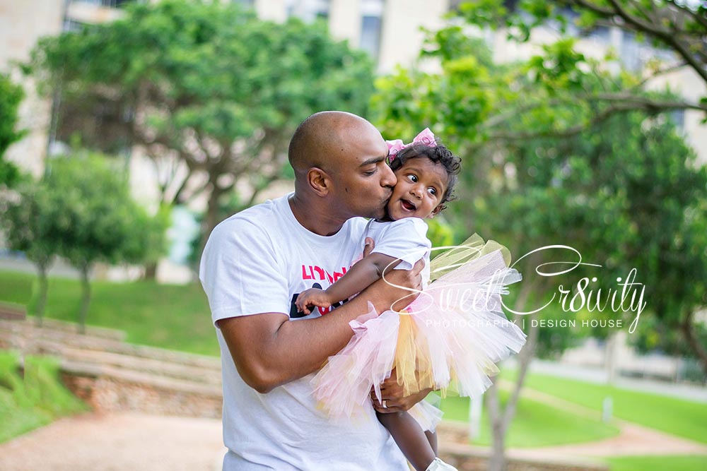 minnie mouse themed cakesmash,family shoot,one,umhlanga,chris saunders park,venesha,elaine and aveen lutchman,smashed cake,roses,tutus and bows,fingers in cake,happy baby,SweetCr8ivity