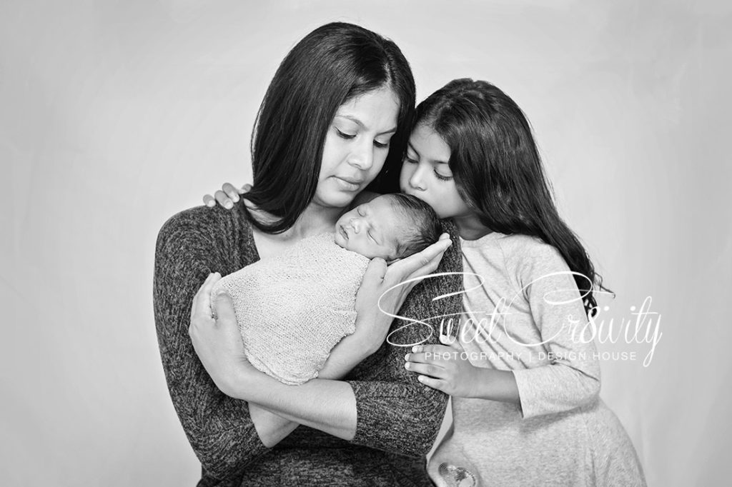 newborn photography, durban,sweetcr8ivity,baby boy,best durban photographers,props,creative,famil,big sister,Zoey