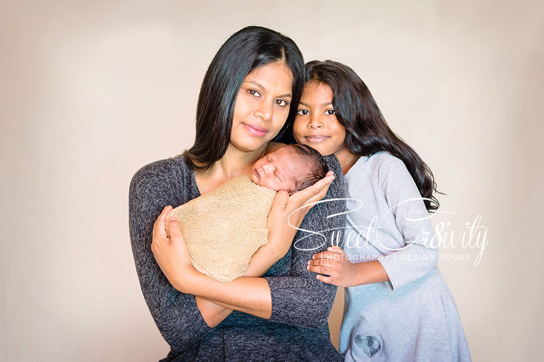 newborn photography, durban,sweetcr8ivity,baby boy,best durban photographers,props,creative,famil,big sister,Zoey