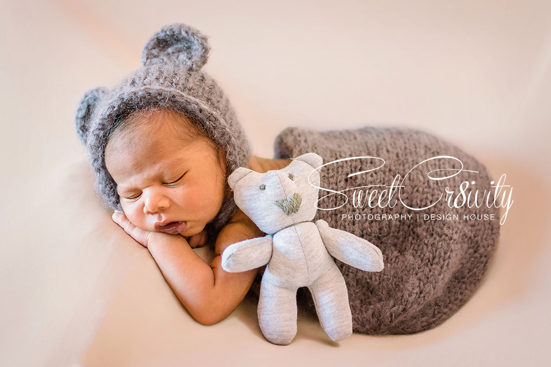newborn photography, durban,sweetcr8ivity,baby boy,best durban photographers,props,creative,famil,big sister,Zoey