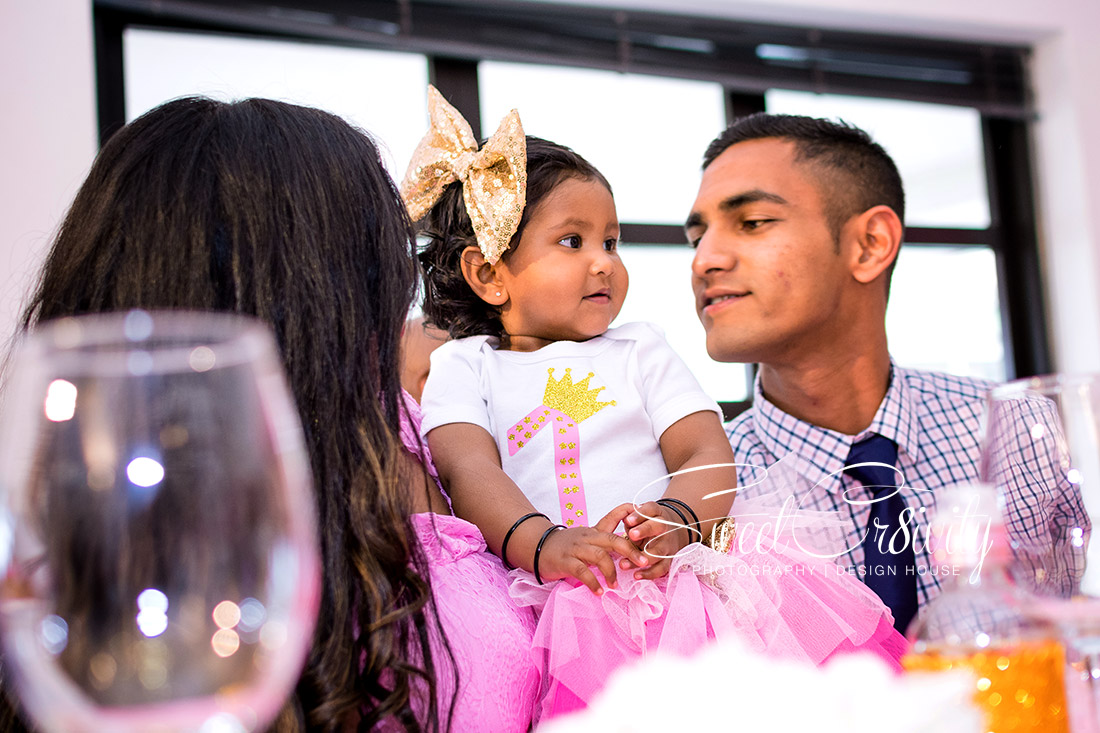 1st birthday party, party princess, themed kiddies parties, durban photographers, sweetcr8ivity, aveen and elaine lutchman, market cafe, baby girl, isla, make a wish, tutus and bows, bubbles