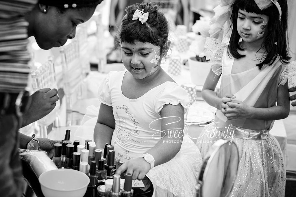 reeja's 7th birthday,sweetcr8ivity,durban party photographers, kiddies parties, cutest party on the block,mumtaz cocoa,ricco the clown, face painting, ballerina themed party