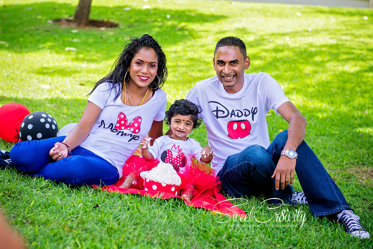cake smash, photoshoot, 1st birthday, minnie mouse themed, chris saunders park, sweetcr8ivity, best durban photographers, family shoot, umhlanga, kids party photography, lushal and prevern